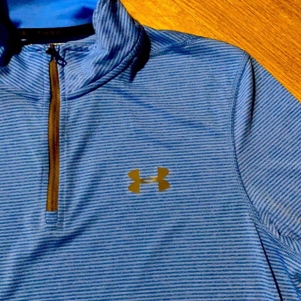 Under Armour heatgear Threadborne fitness top. 3/4 zip up cowl neck. Sz small